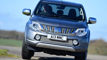 Mitsubishi L200 - front cornering