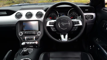 Ford Mustang 2.3 EcoBoost 2016 - interior