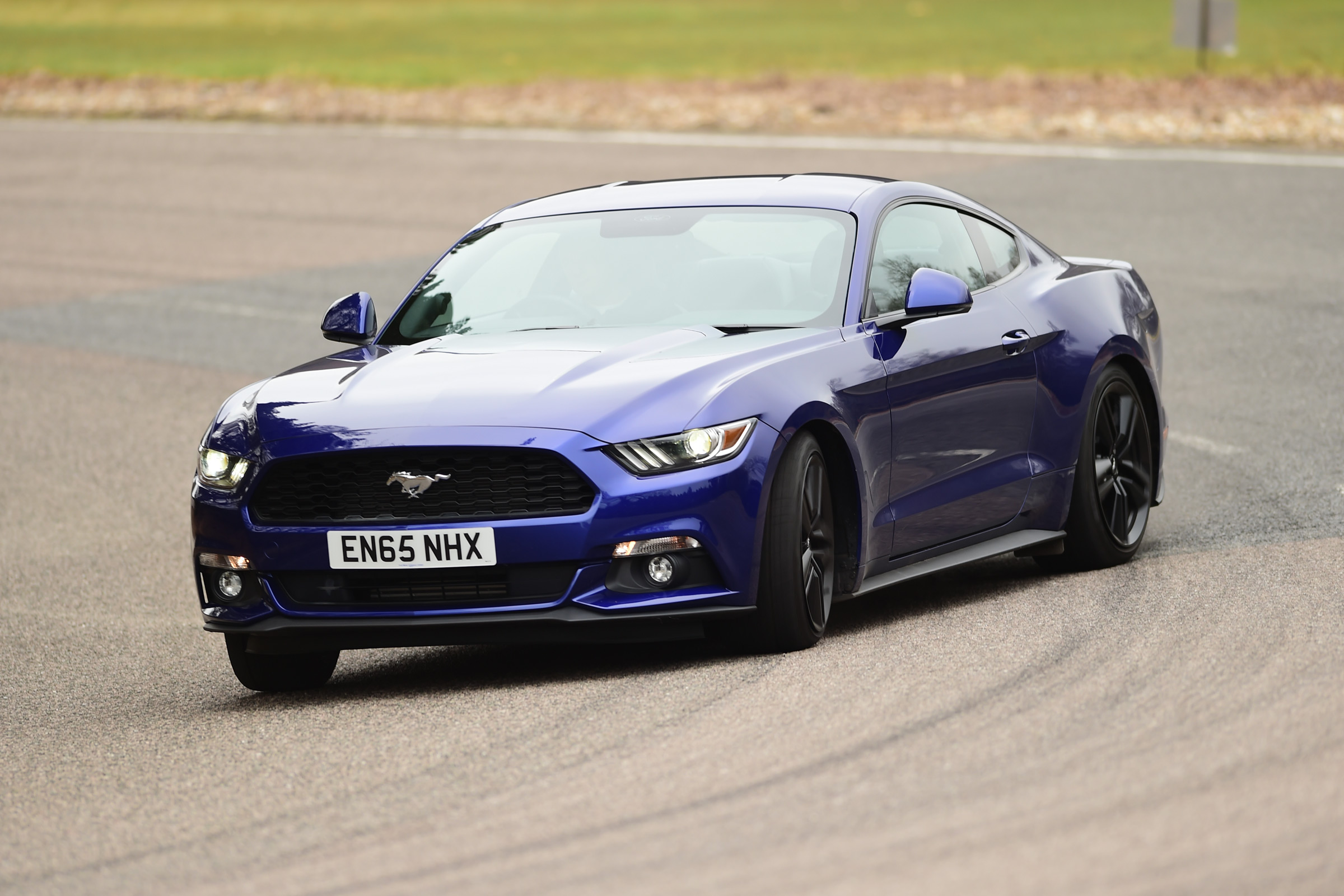 Ford Mustang 2.3 EcoBoost 2016 - front drifting