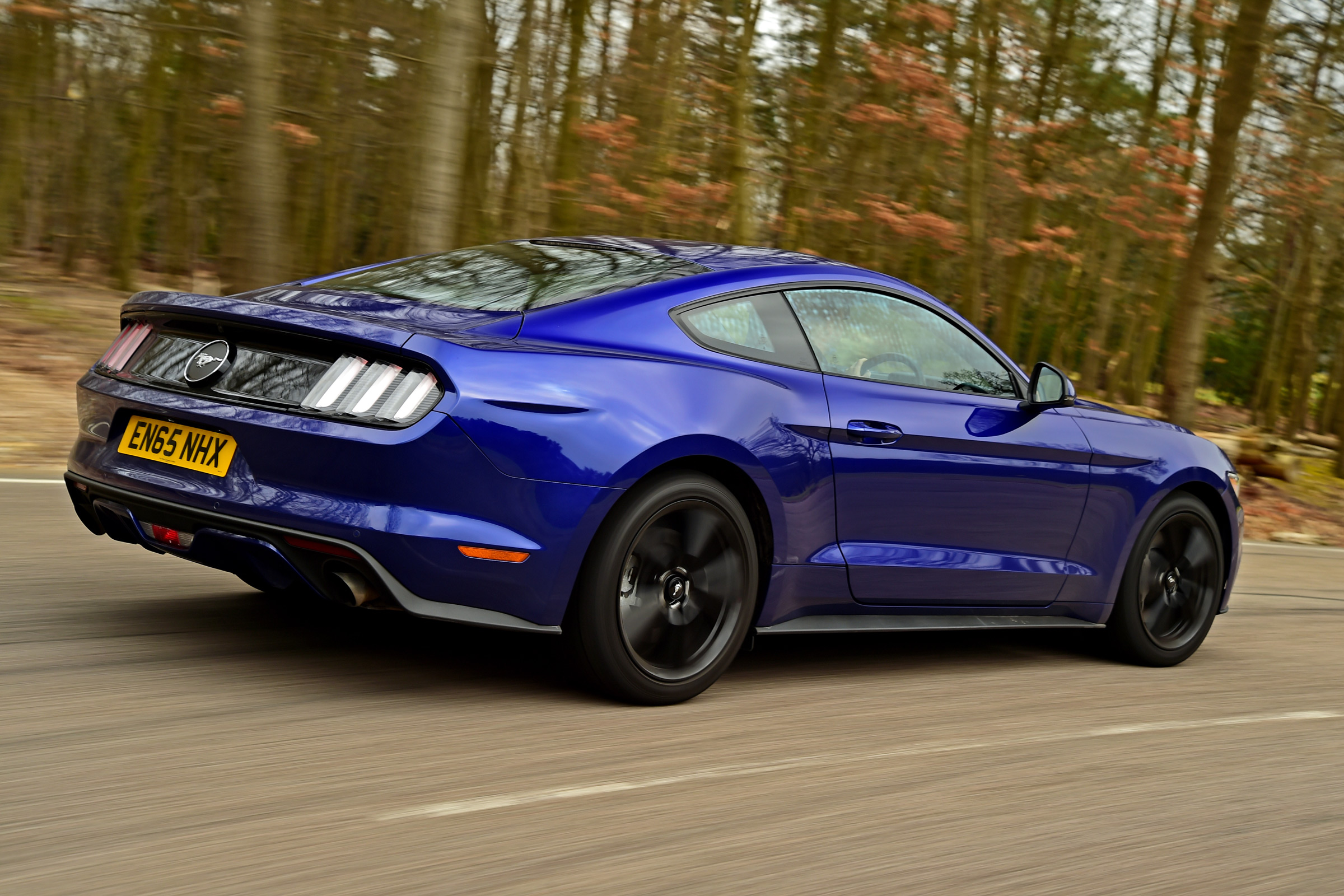 Ford Mustang 2.3 EcoBoost 2016 - rear tracking