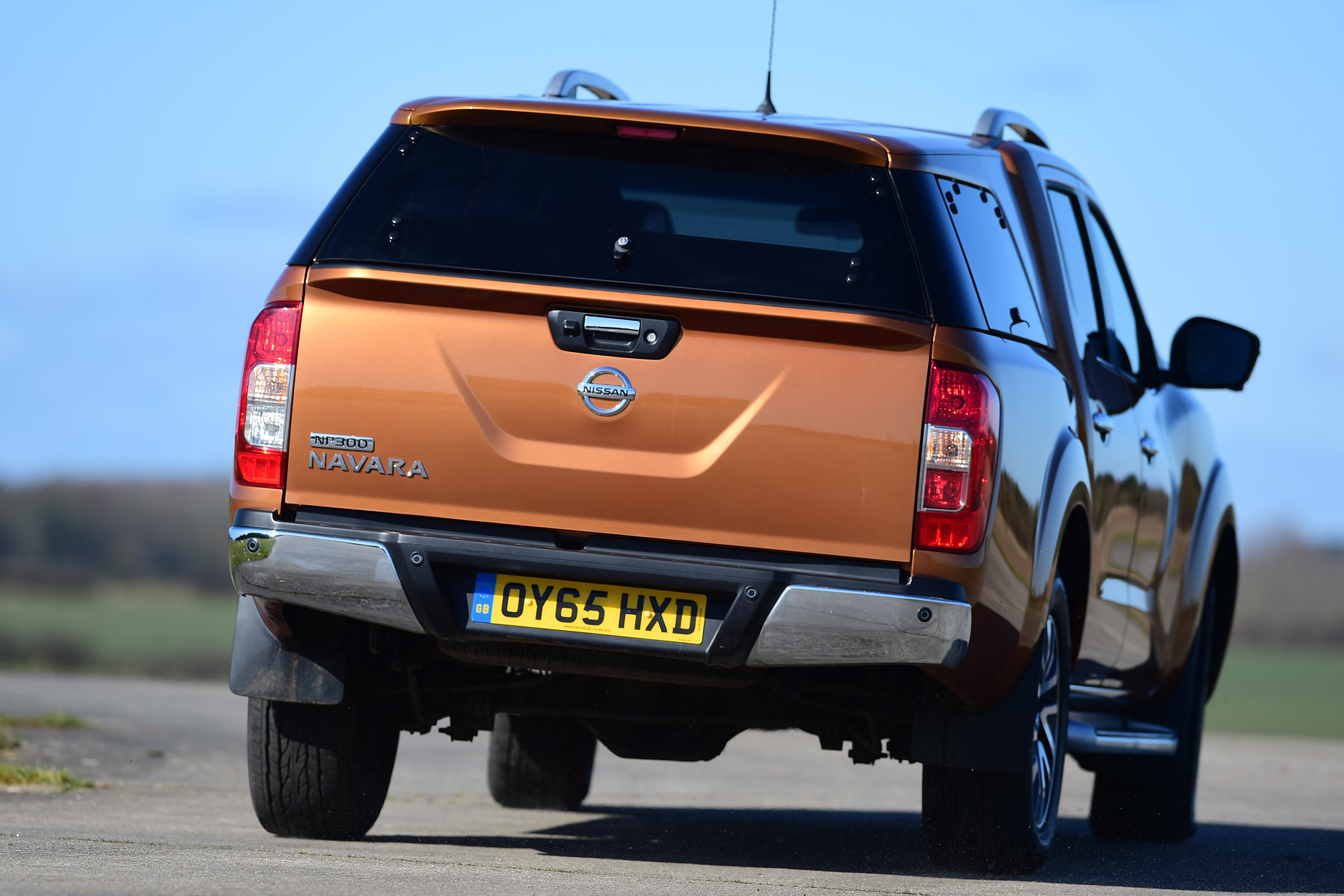 Nissan Navara - rear cornering