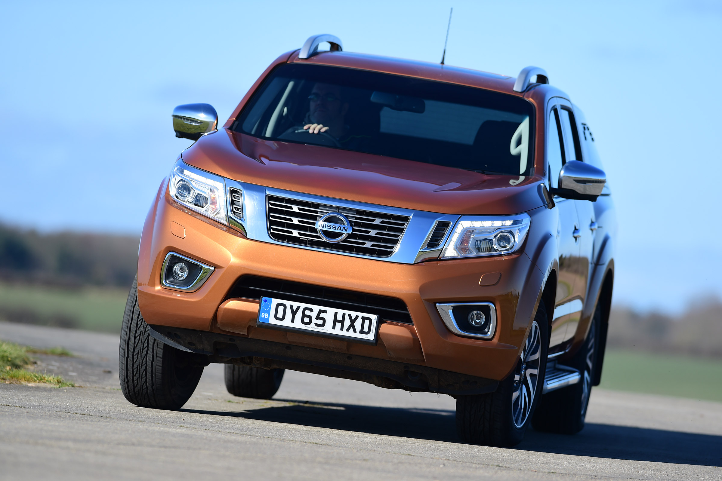 Nissan Navara - front cornering