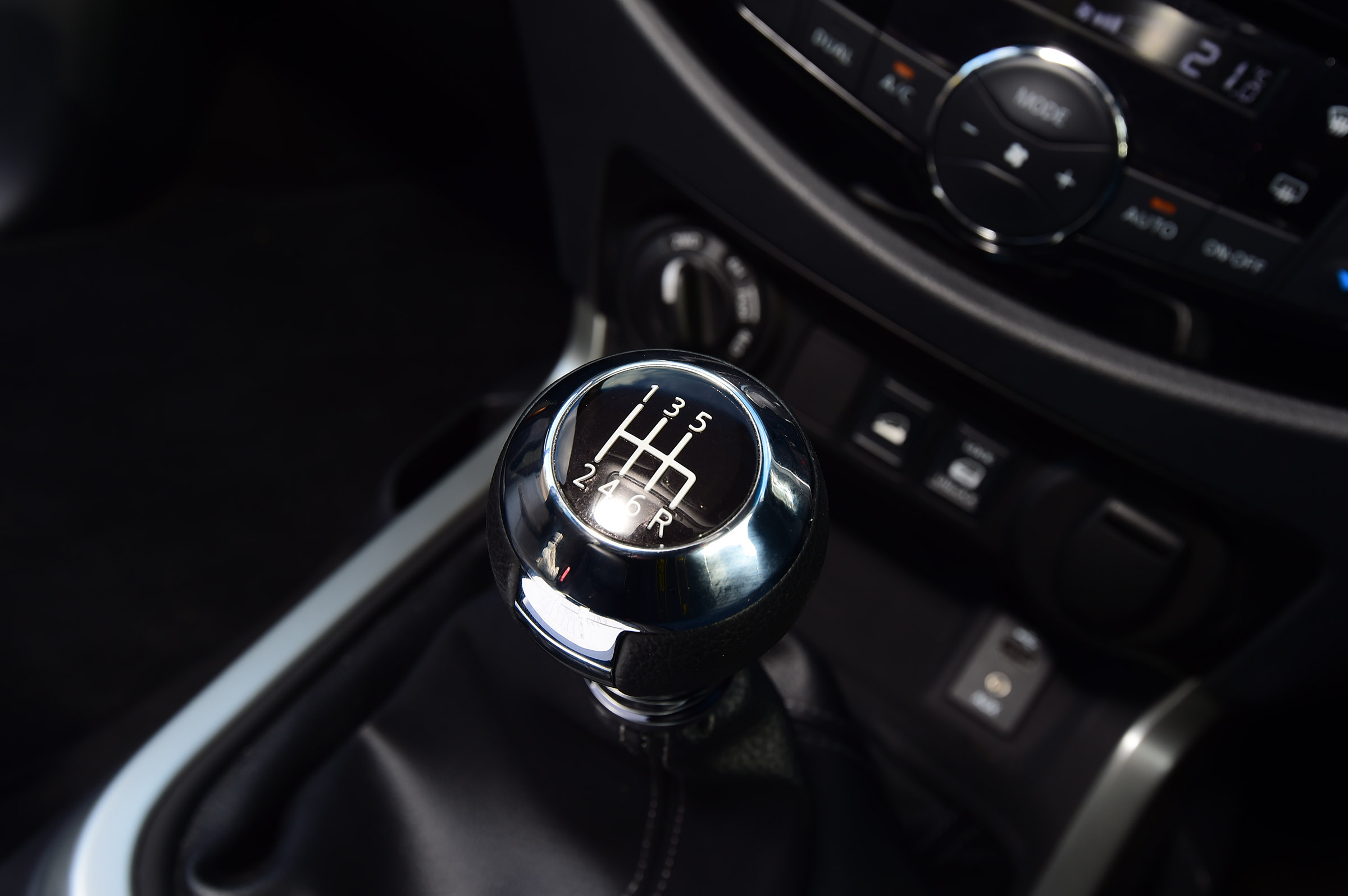 Nissan Navara - centre console