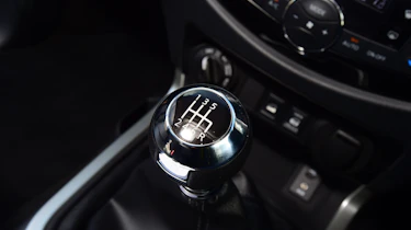 Nissan Navara - centre console
