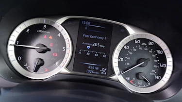 Nissan Navara - dials