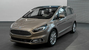 Ford S-MAX Vignale - studio front quarter 4