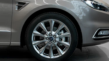 Ford S-MAX Vignale - studio wheel