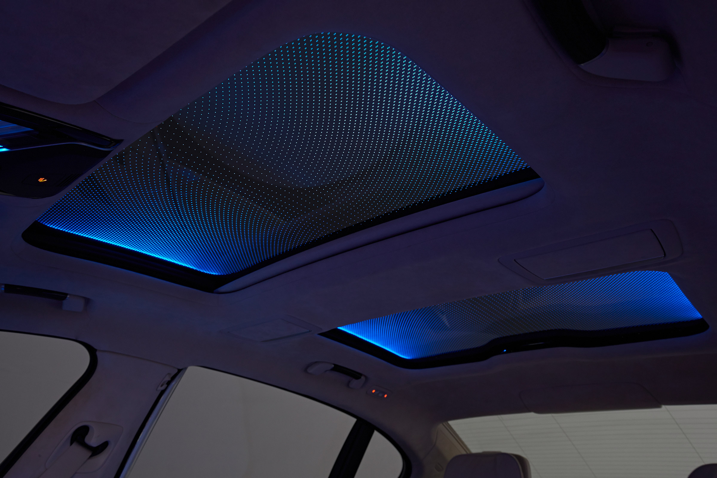 BMW 740Ld xDrive - roof lighting