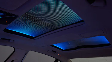 BMW 740Ld xDrive - roof lighting