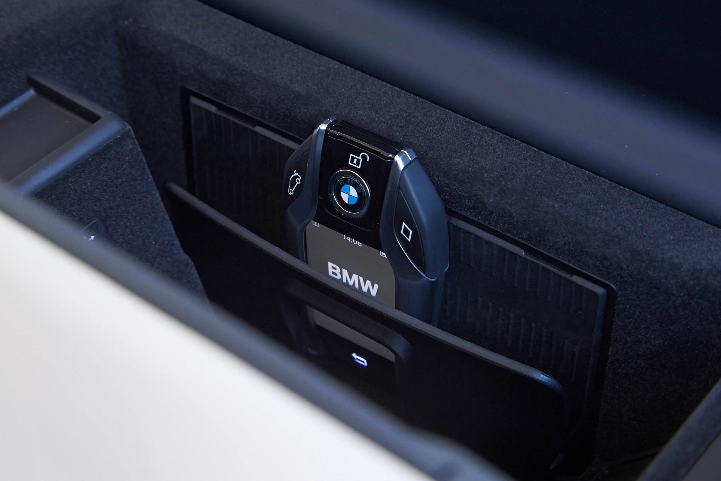 BMW 740Ld xDrive - key
