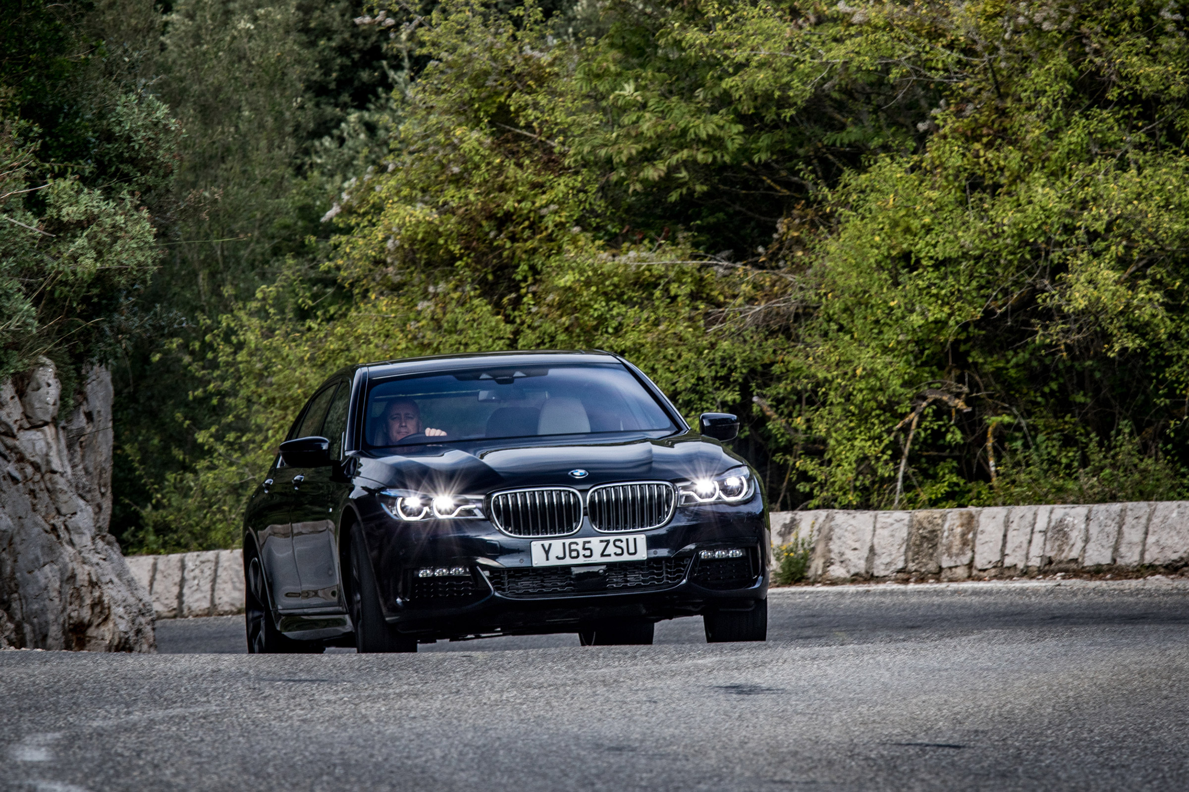 BMW 740Ld xDrive - front cornering