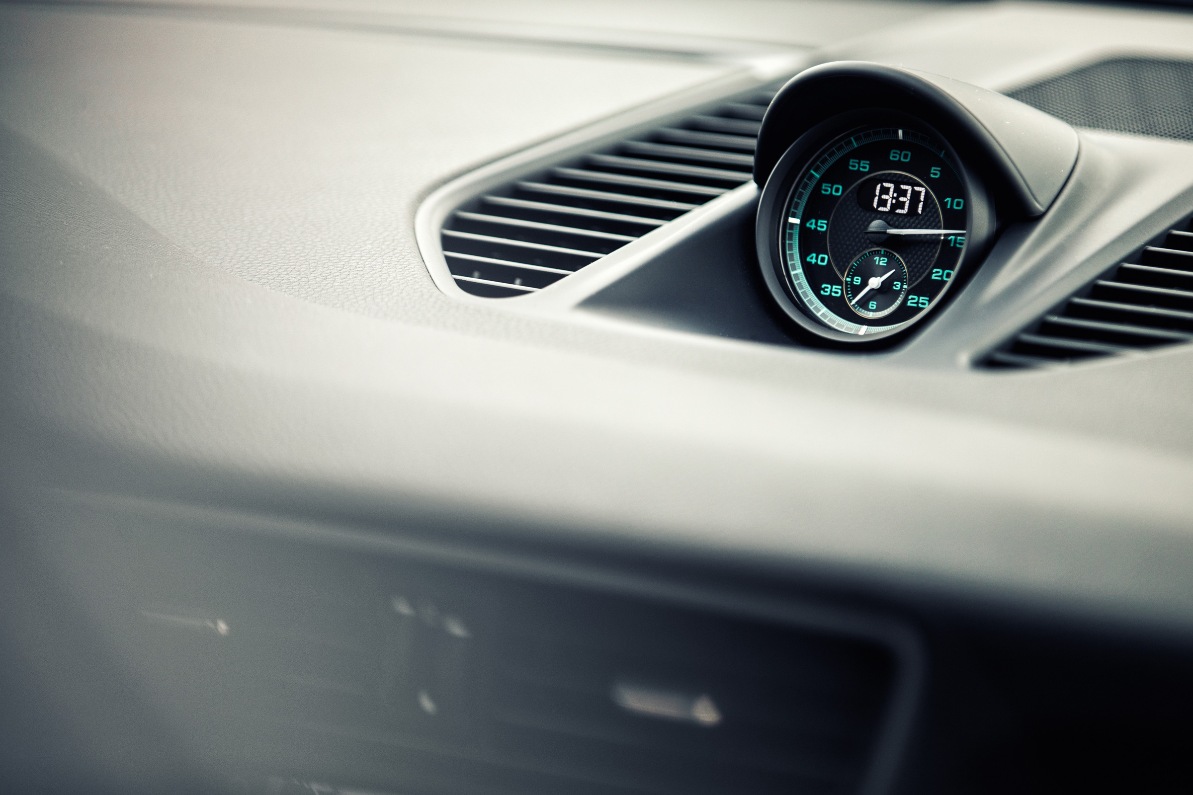 Porsche 911 R ride review - sport chrono clock