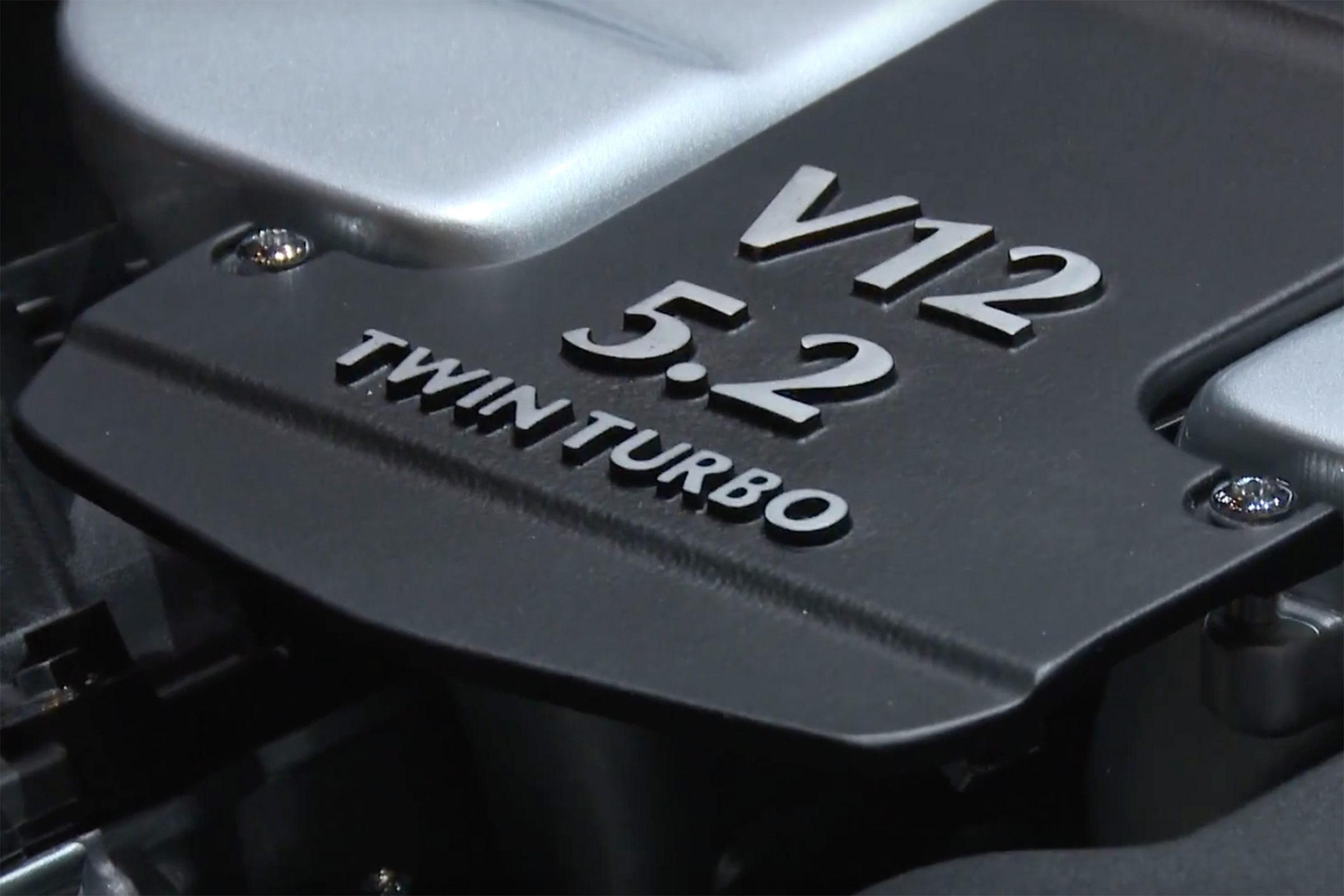 Aston Martin DB11 - Geneva show engine