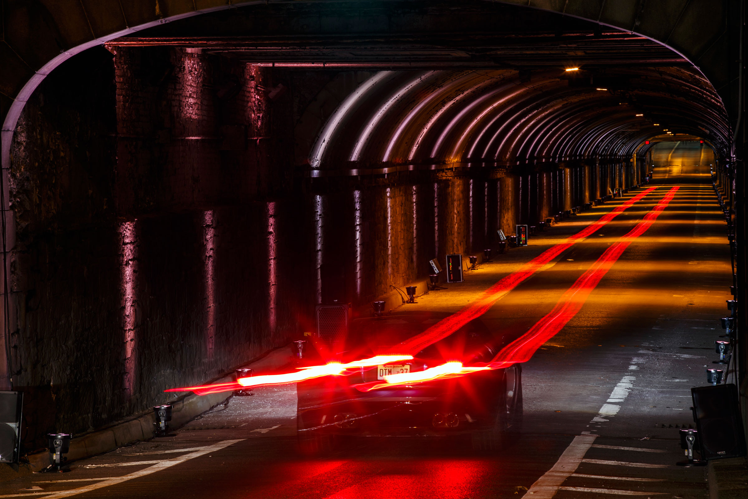 Jaguar F-Type SVR Tunnel Run - lights