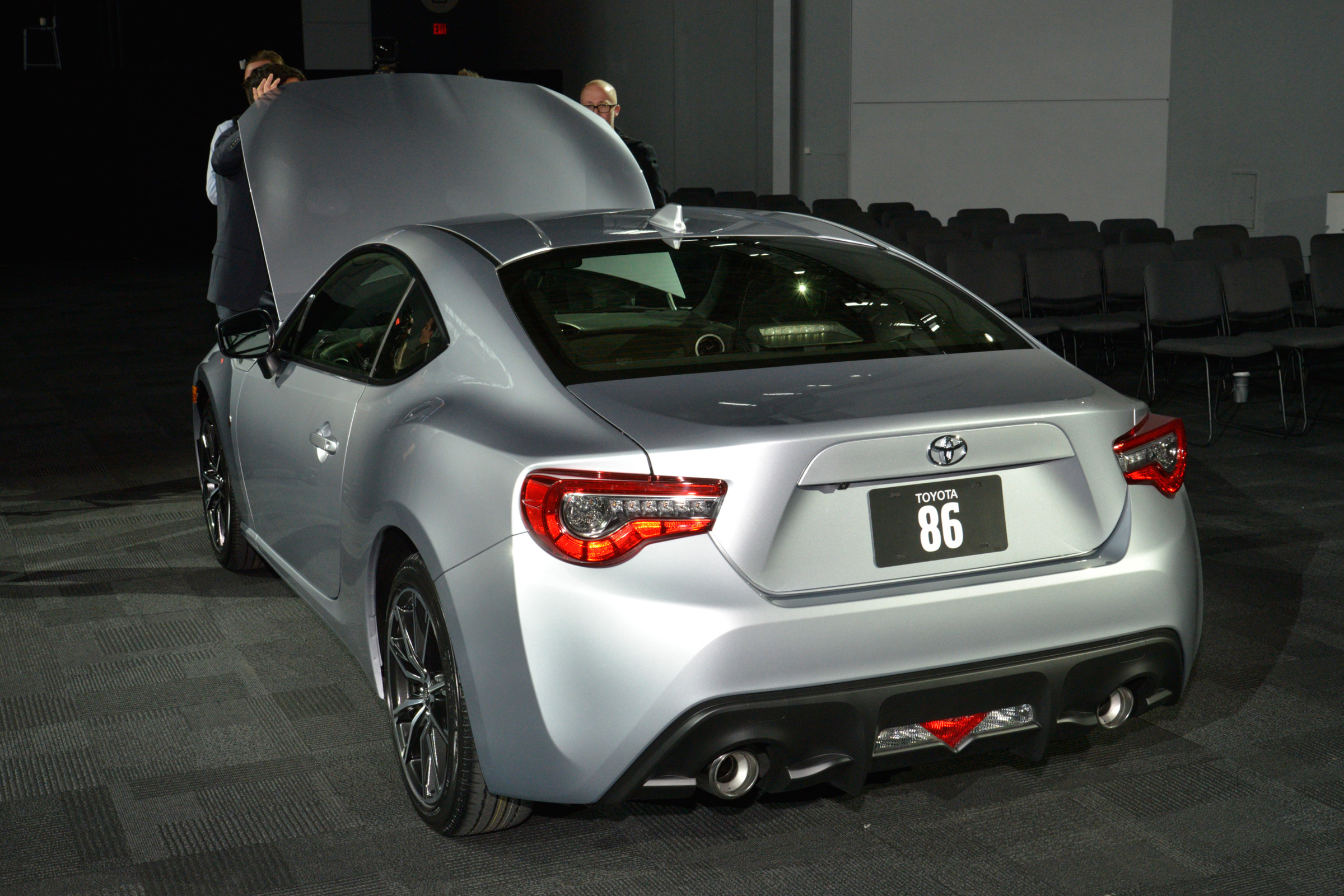 Toyota GT 86 2017 - New York rear quarter