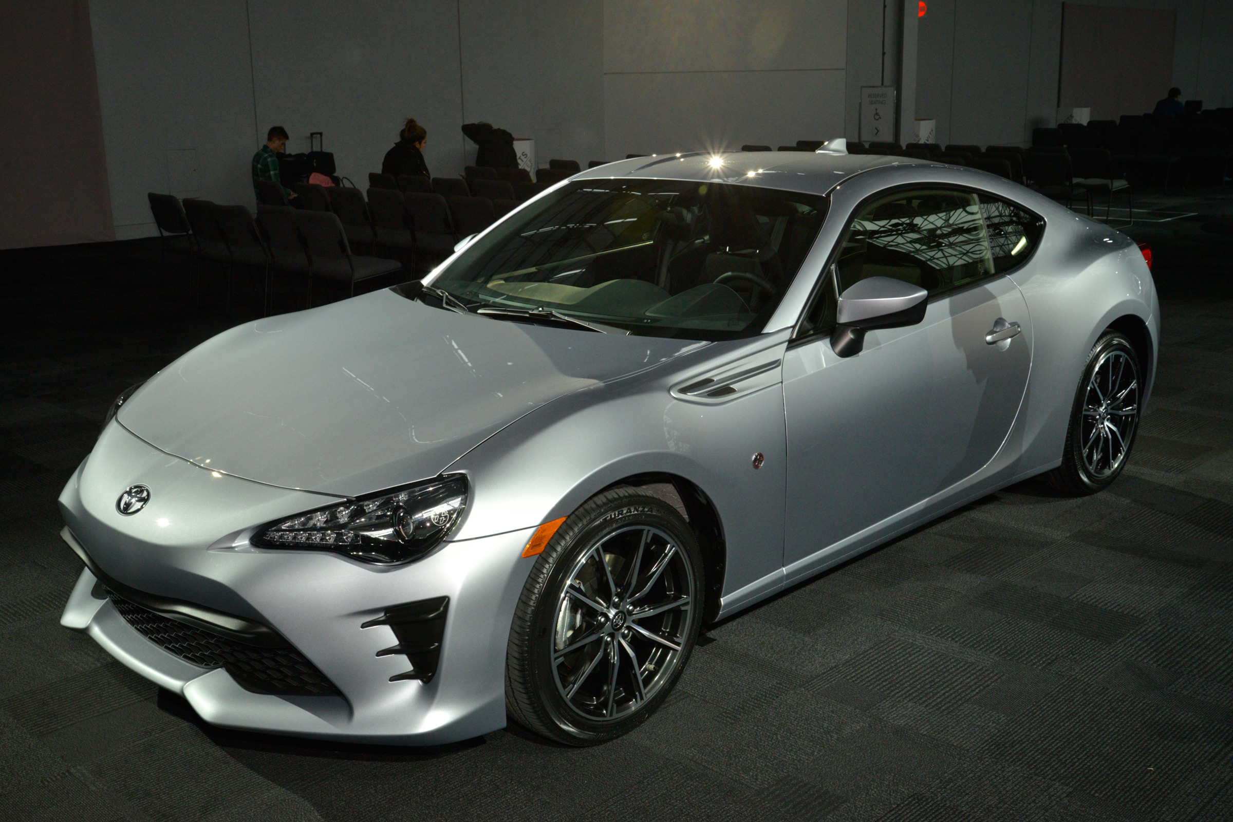 Toyota GT 86 2017 - New York front quarter 3