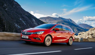 New Vauxhall Astra Sports Tourer - front tracking