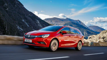 New Vauxhall Astra Sports Tourer - front tracking