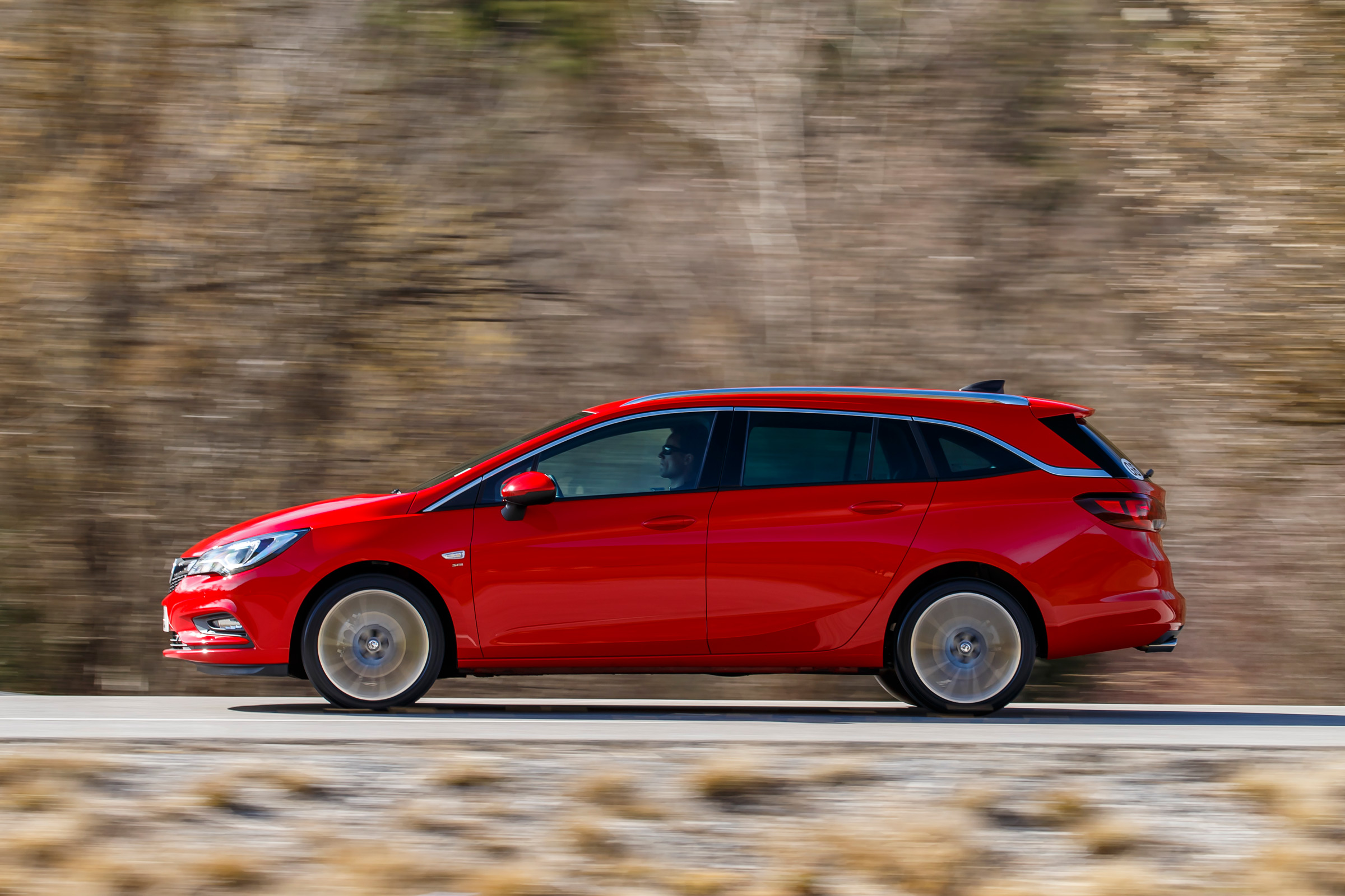 New Vauxhall Astra Sports Tourer - side tracking