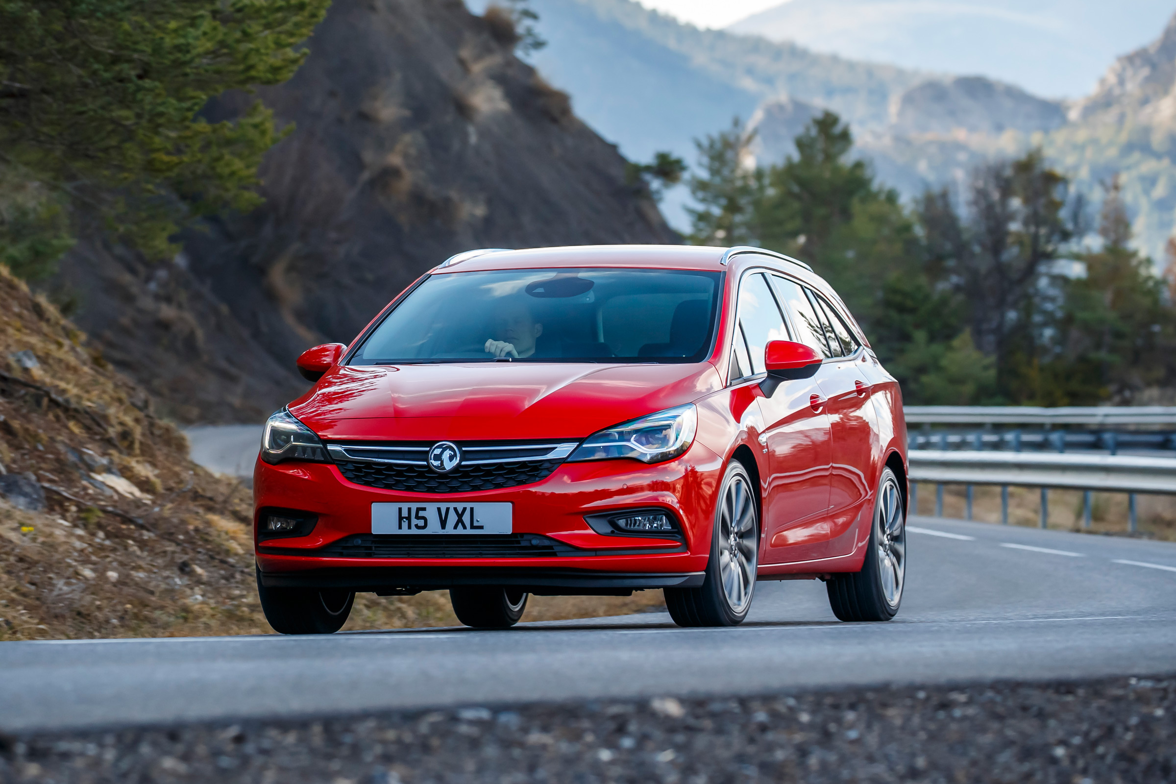 New Vauxhall Astra Sports Tourer - front cornering