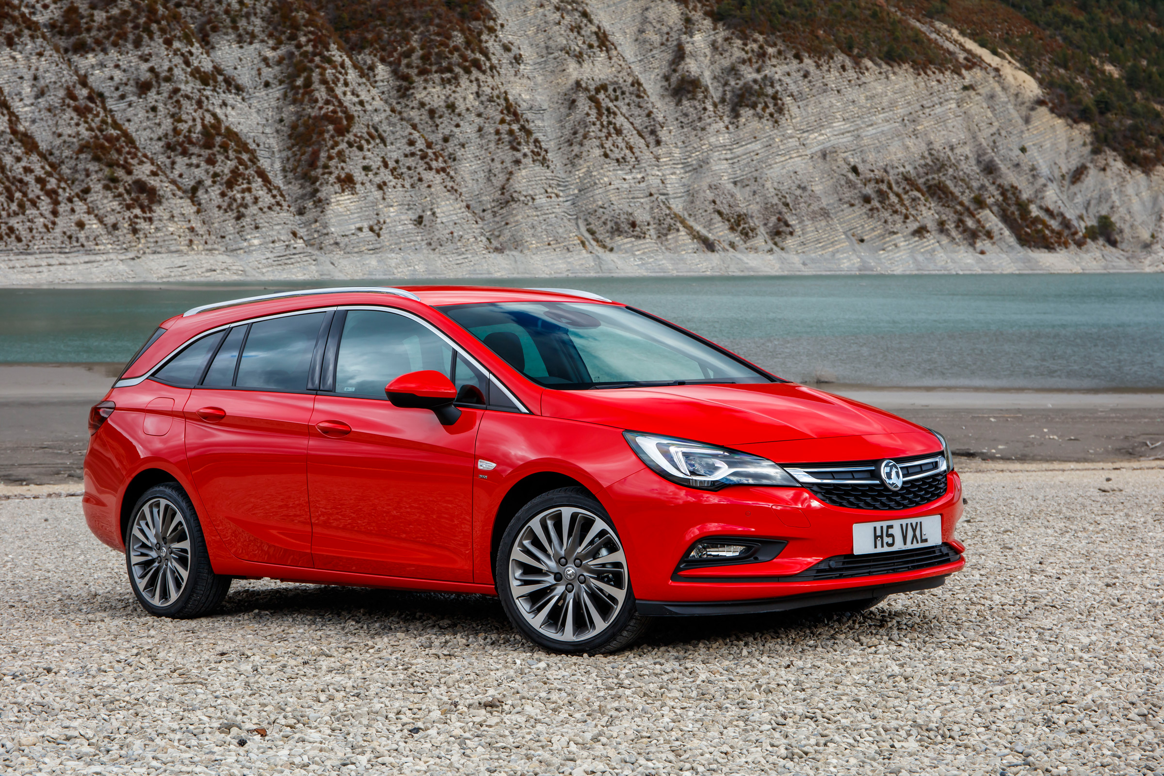 New Vauxhall Astra Sports Tourer - front quarter