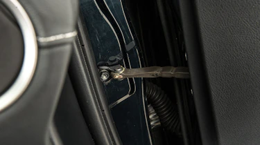 Toyota Auris Mk2 - door hinge
