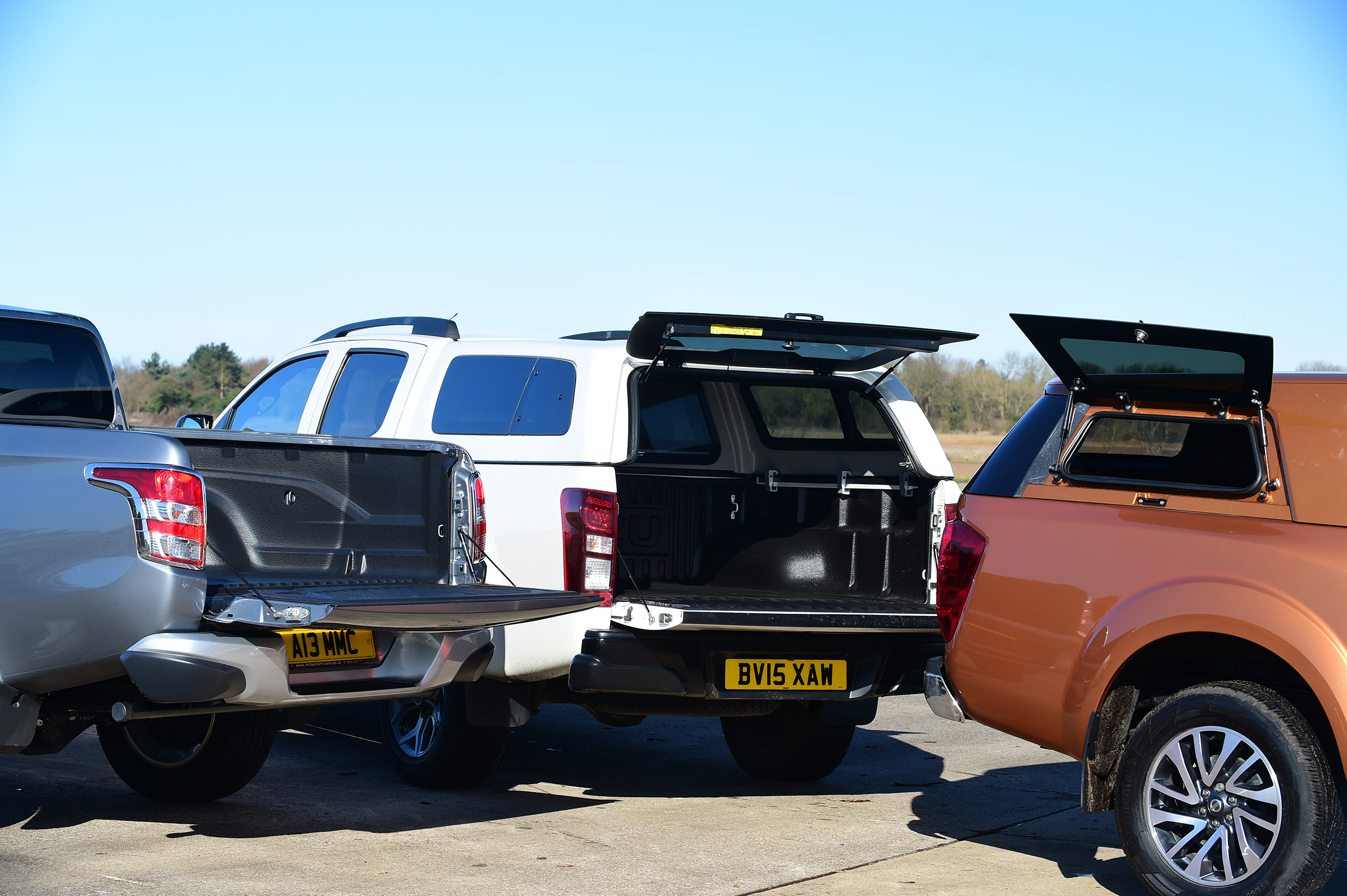 Nissan Navara vs Mitsubishi L200 vs Isuzu D-Max - boot lids
