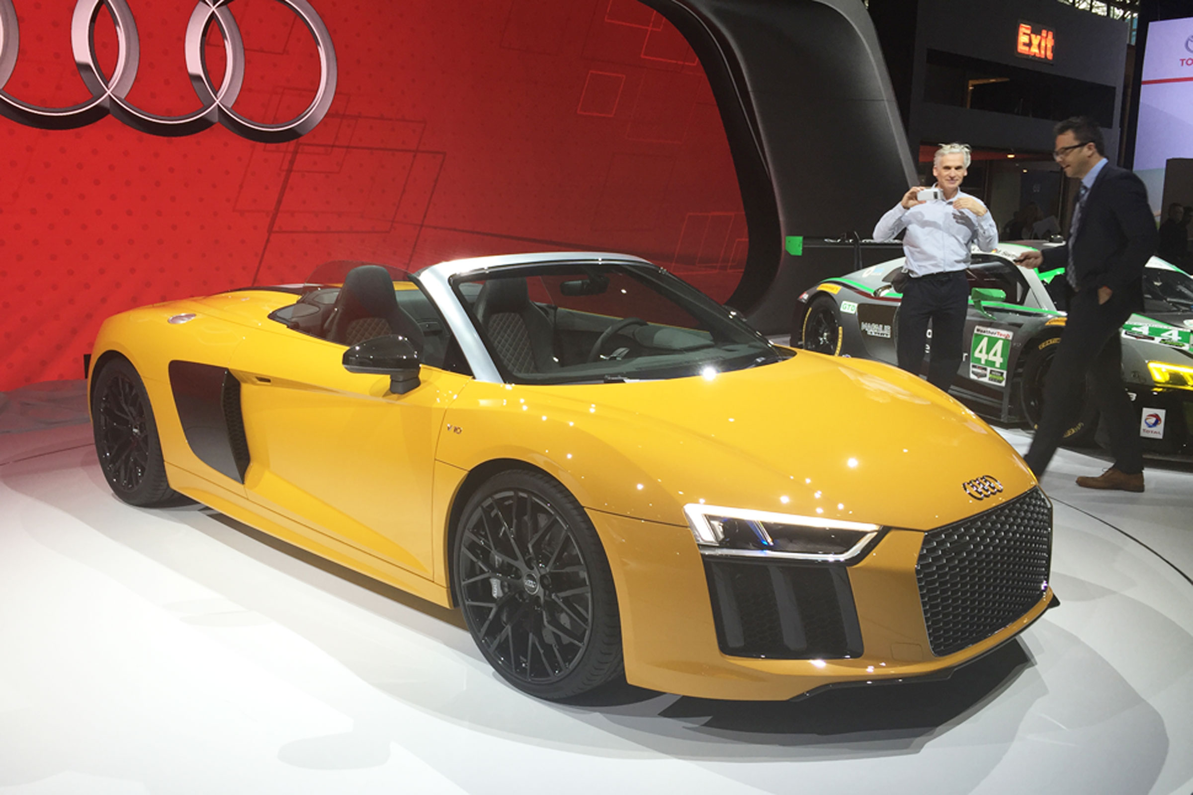Audi R8 Spyder New York show 2016 front 2