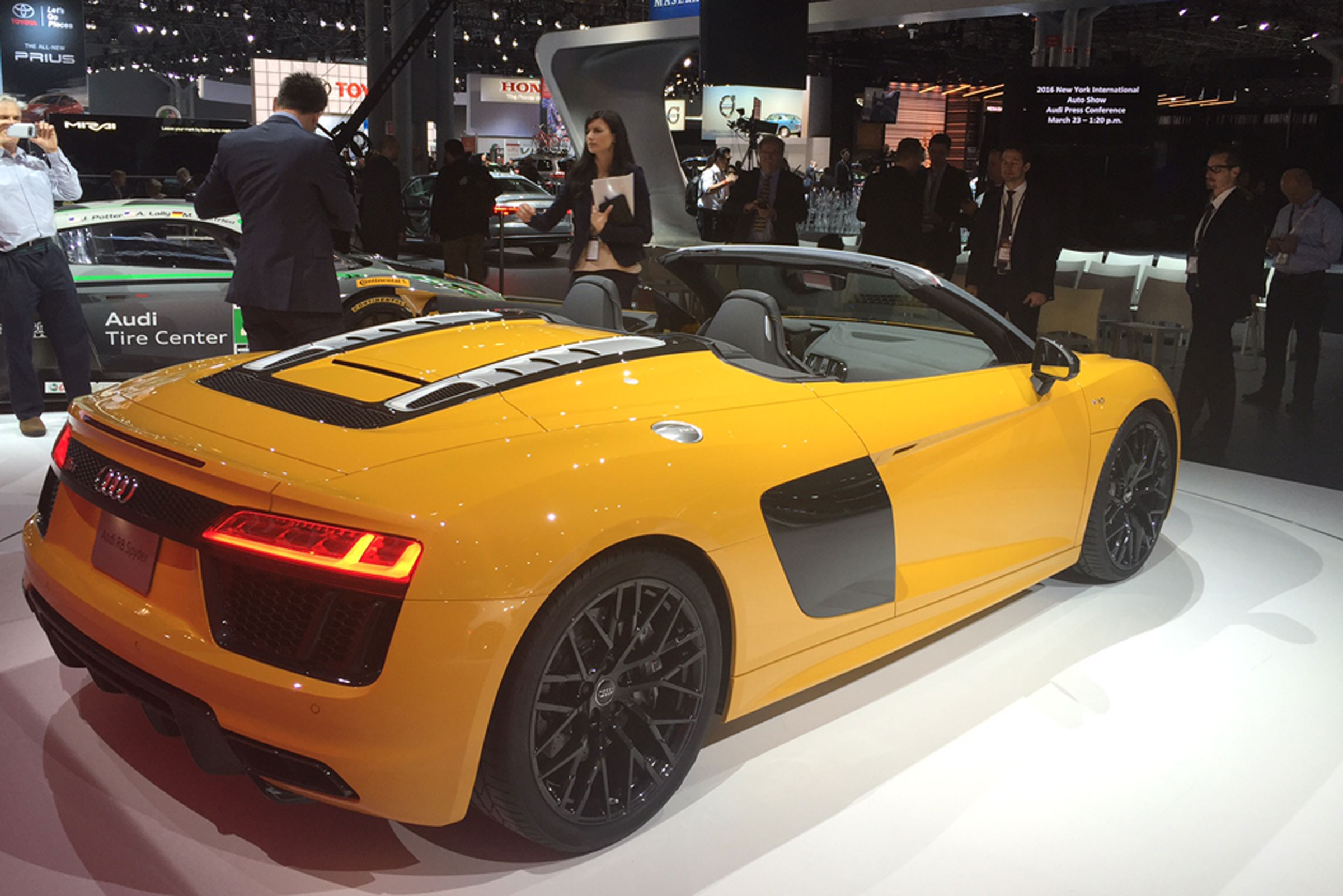 Audi R8 Spyder New York show 2016 rear