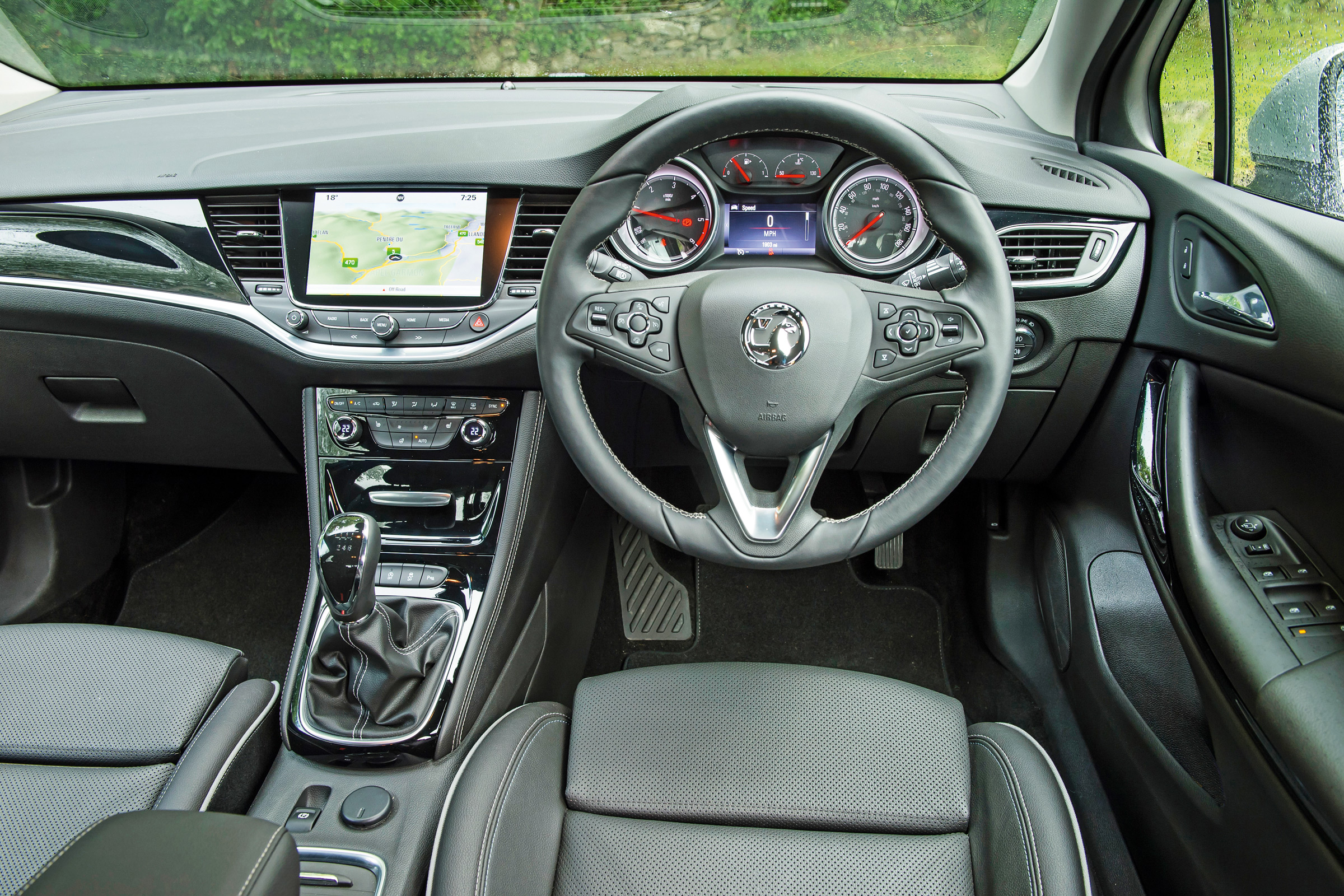 Vauxhall Astra BiTurbo 2016 - interior