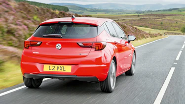 Vauxhall Astra BiTurbo 2016 - rear tracking
