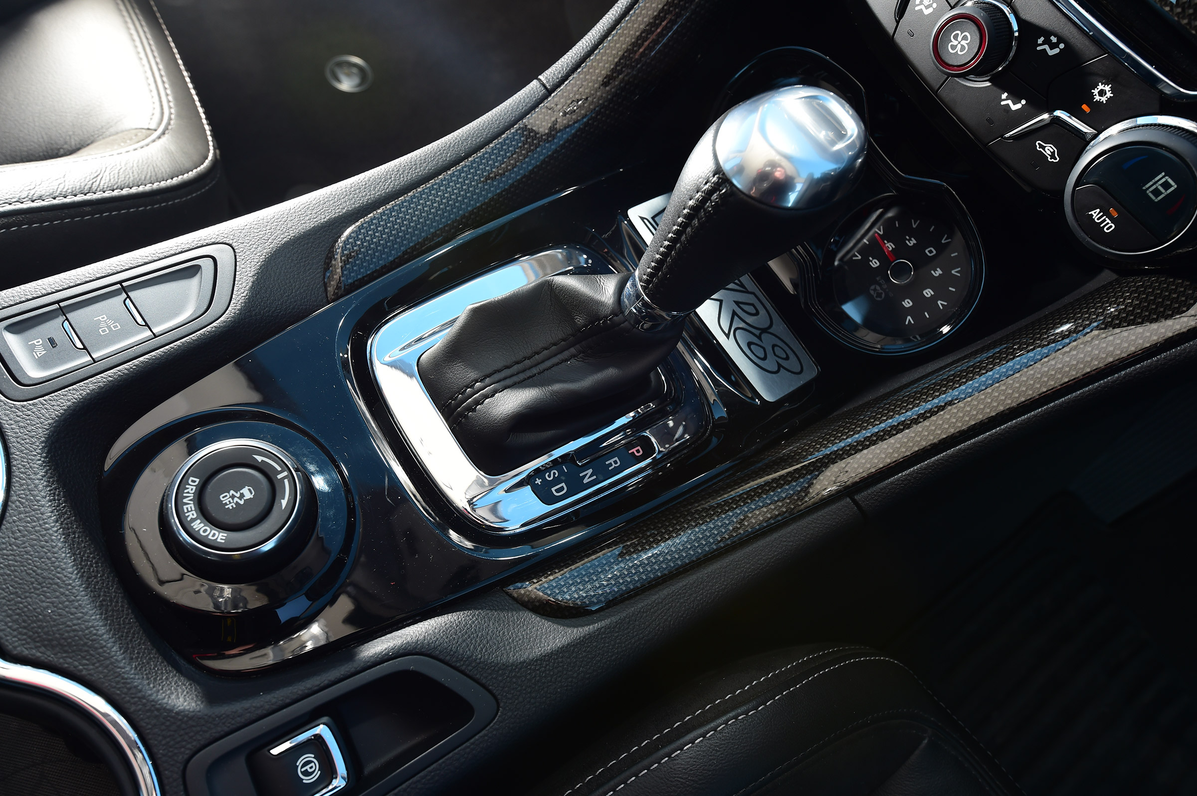 Vauxhall VXR8 GTS - gear stick