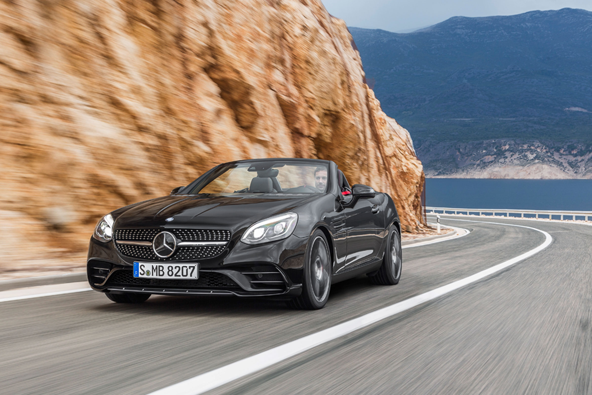 Mercedes-AMG SLC 43 front tracking
