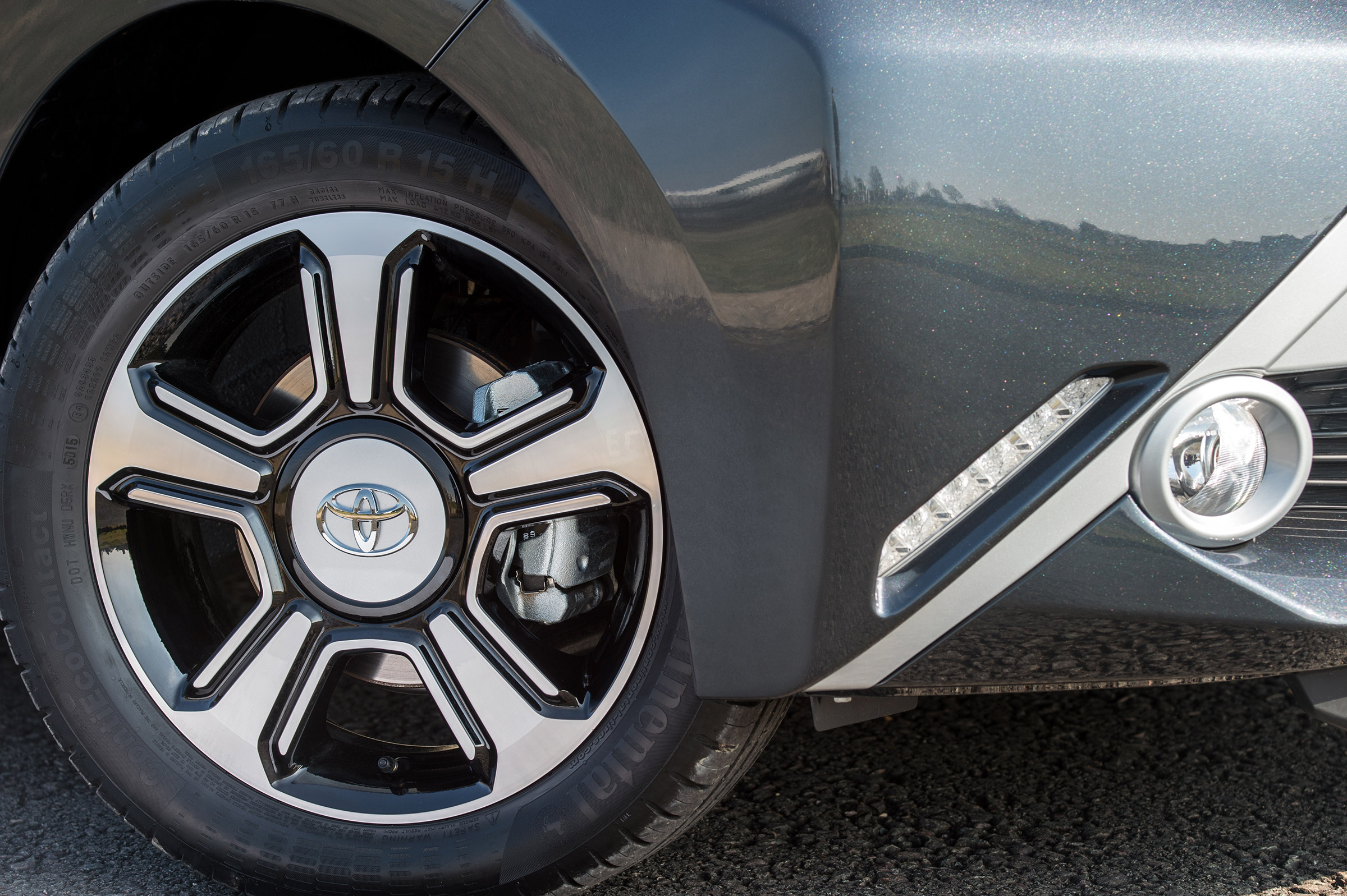 Toyota Aygo x-clusiv - wheel detail