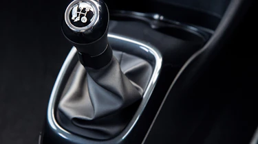 Toyota Aygo x-clusiv - gear stick