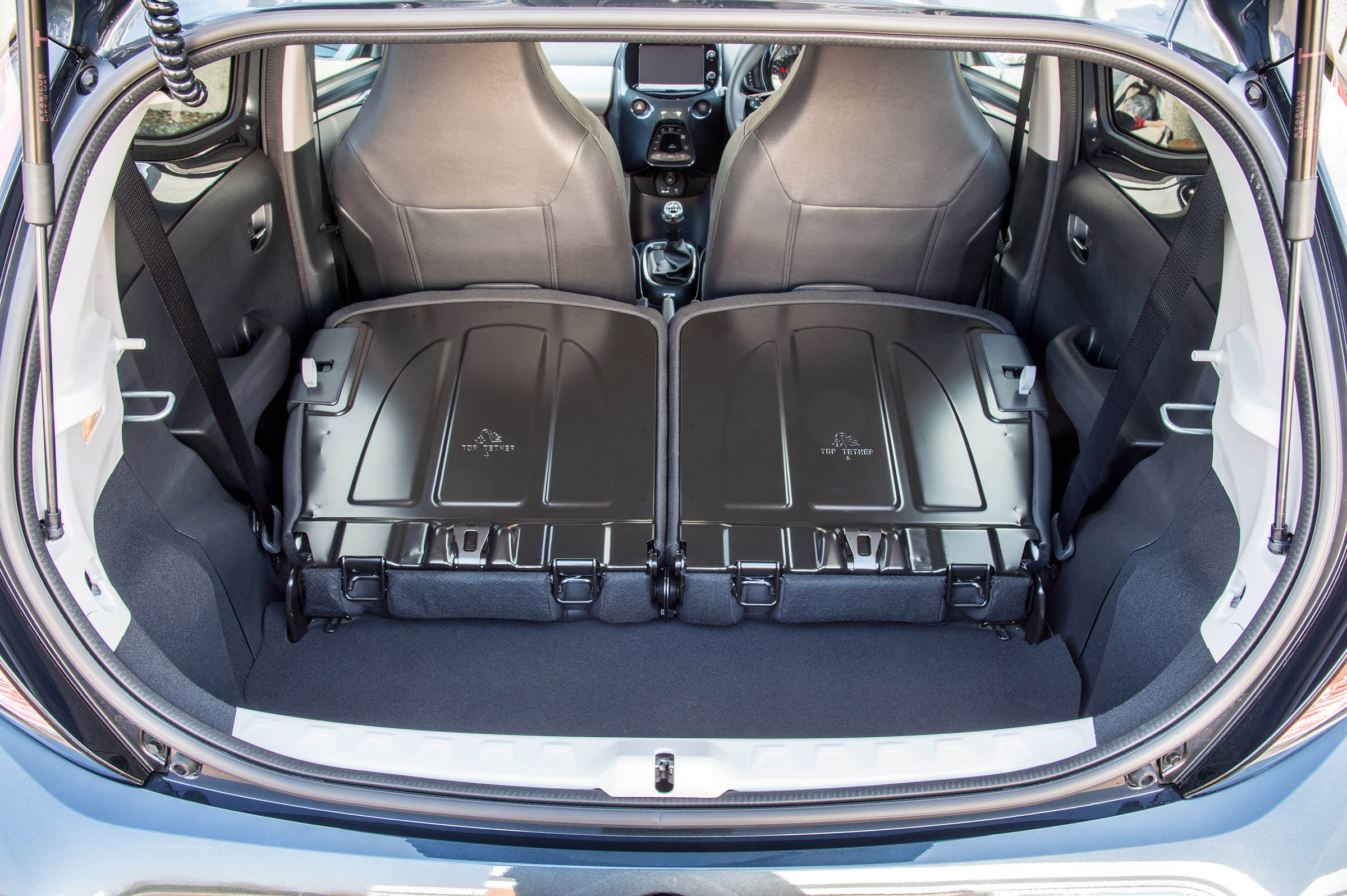 Toyota Aygo x-clusiv - boot with seats dwn