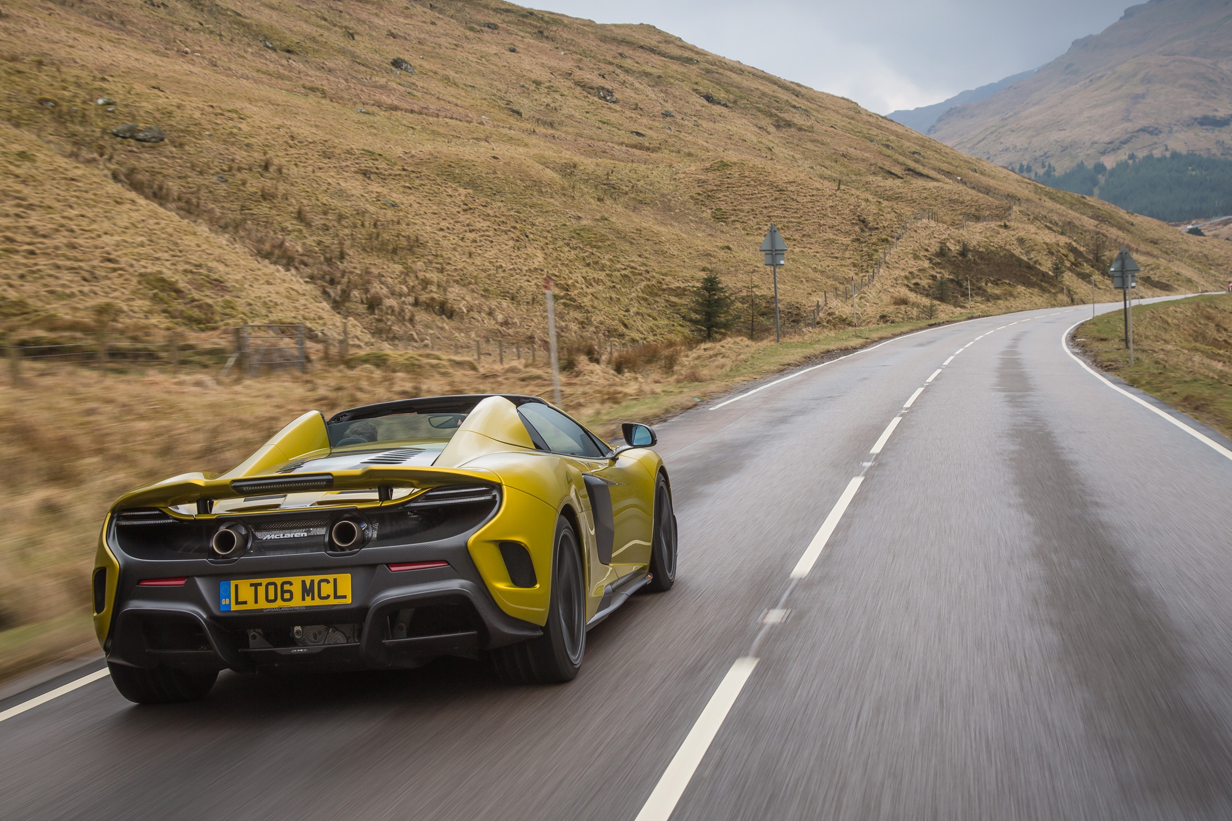 McLaren 675LT Spider 2016 - rear tracking