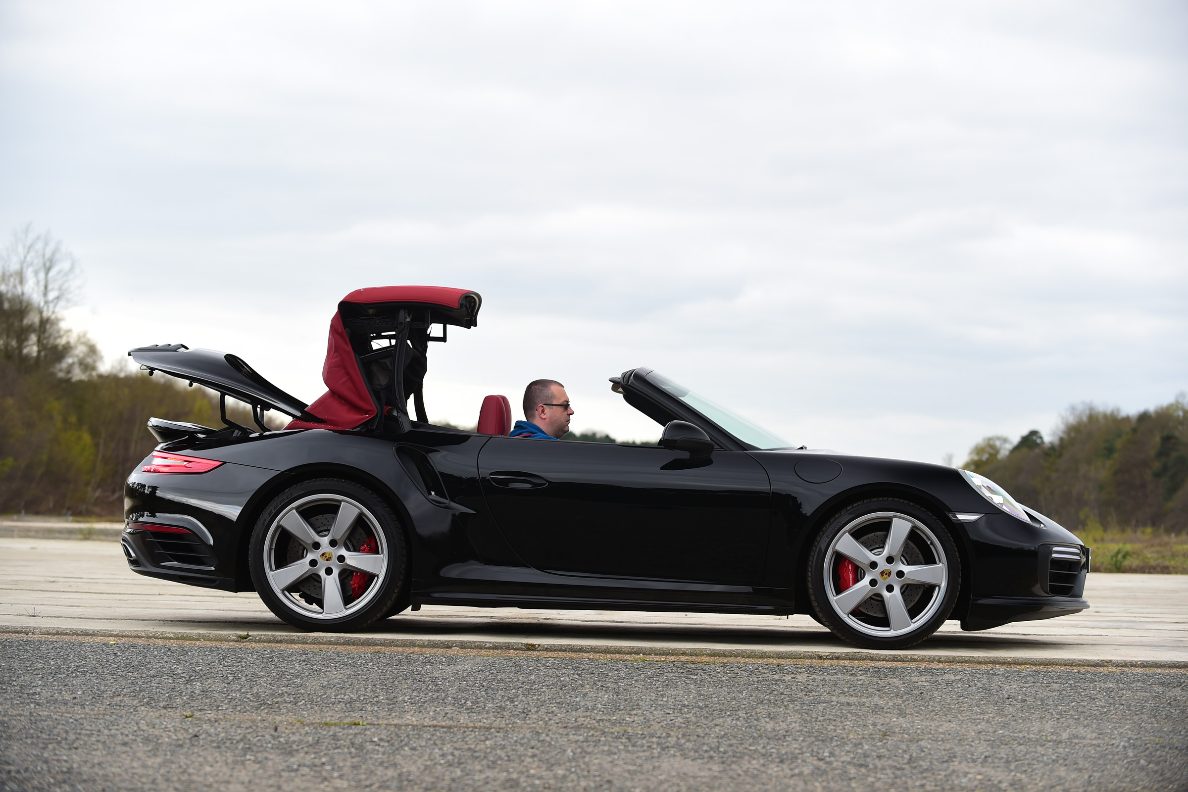 Porsche 911 Turbo Cabriolet 2016 - roof closing 1