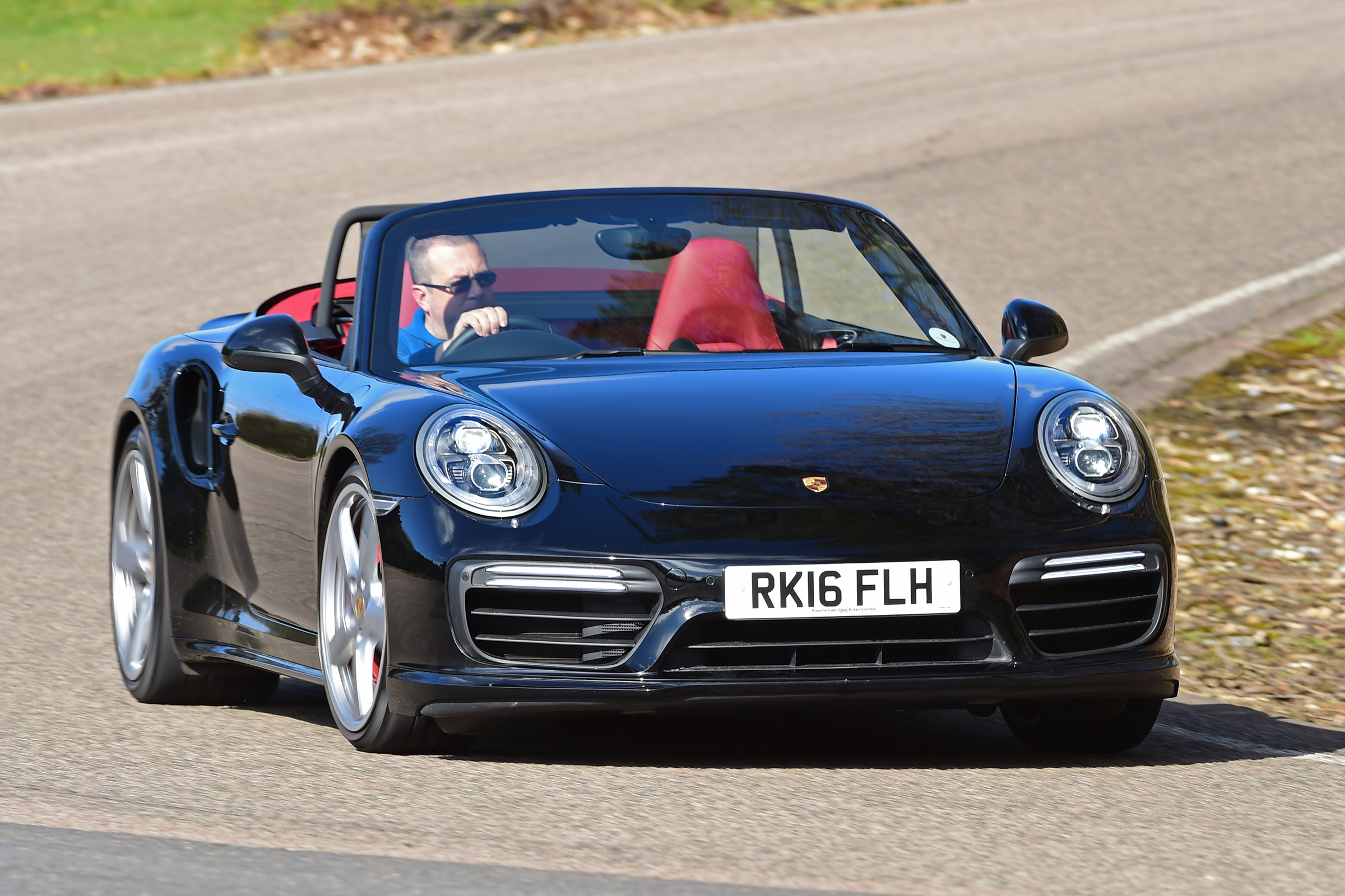 Porsche 911 Turbo Cabriolet 2016 - front cornering