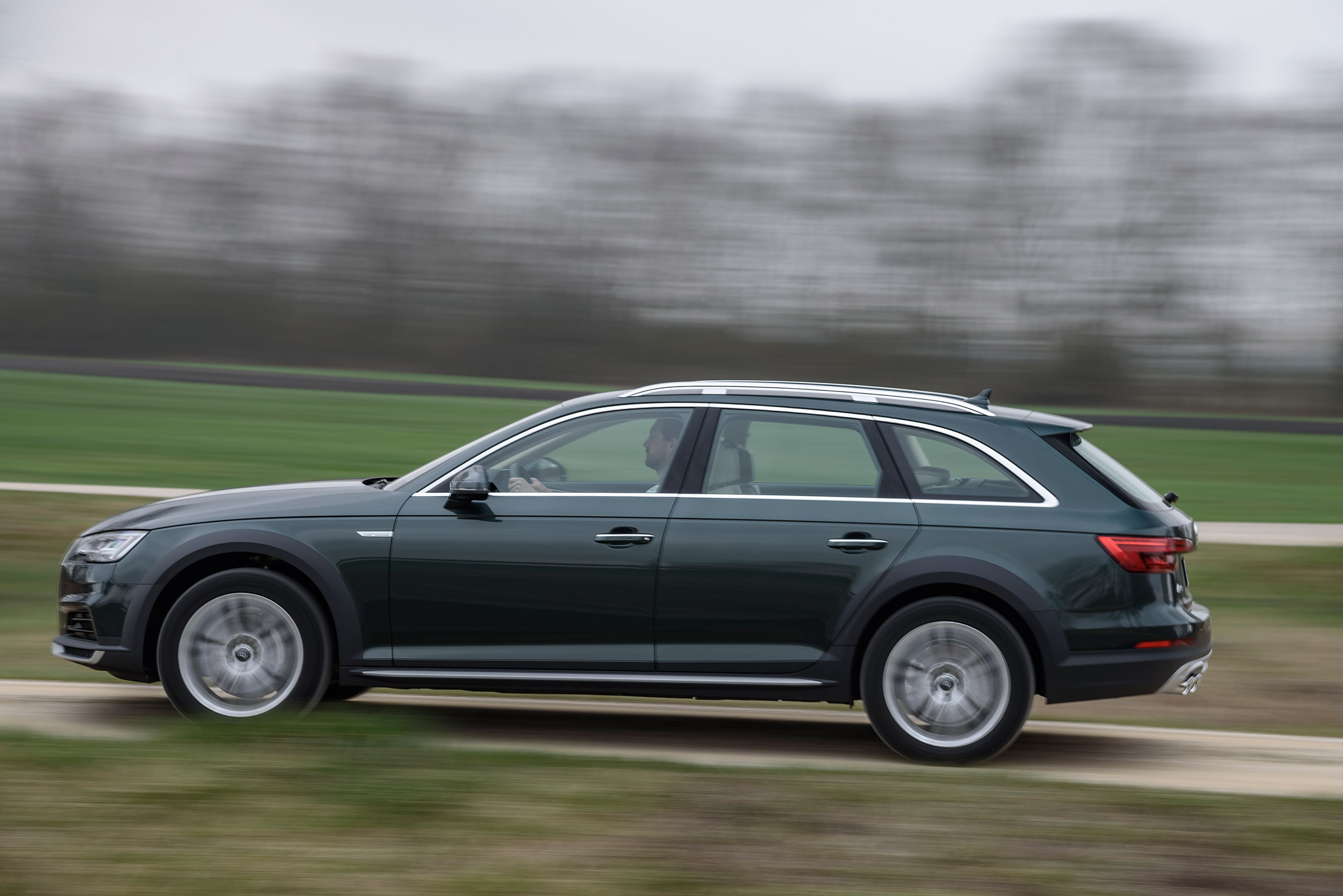 Audi A4 Allroad side moving