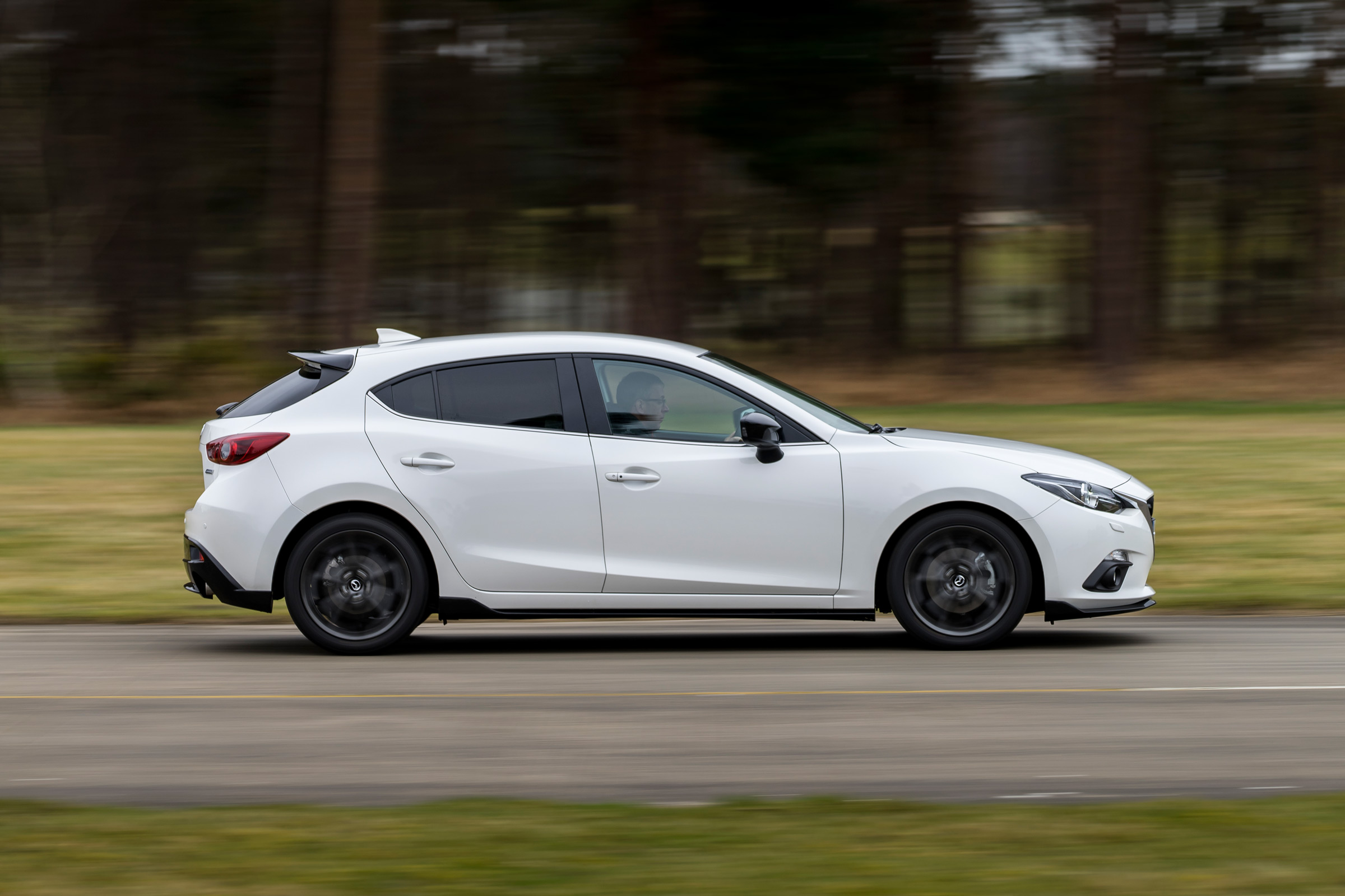 Mazda 3 Sport Black - side tracking