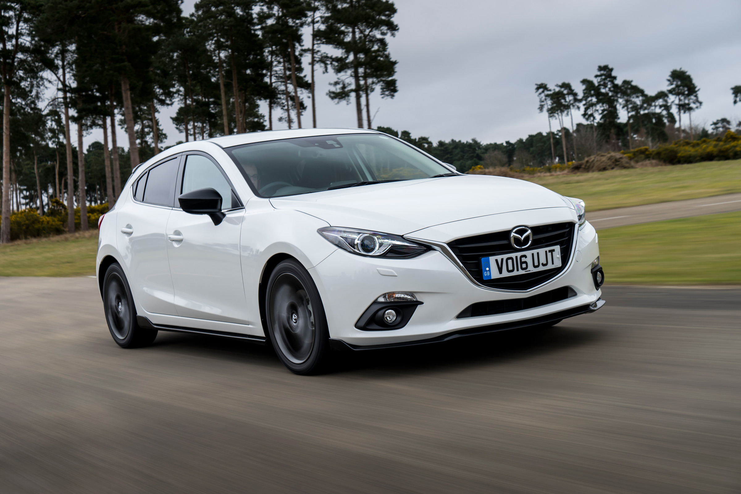 Mazda 3 Sport Black - front tracking