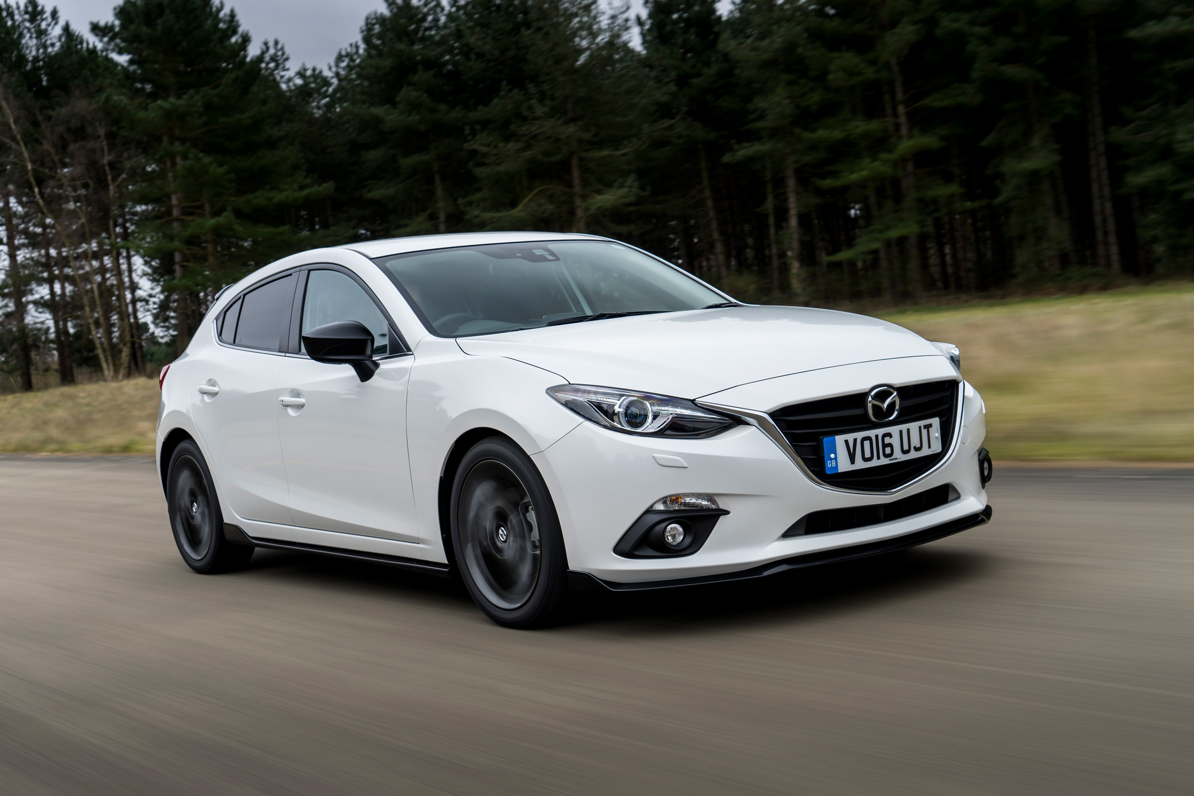 Mazda 3 Sport Black - front tracking 2