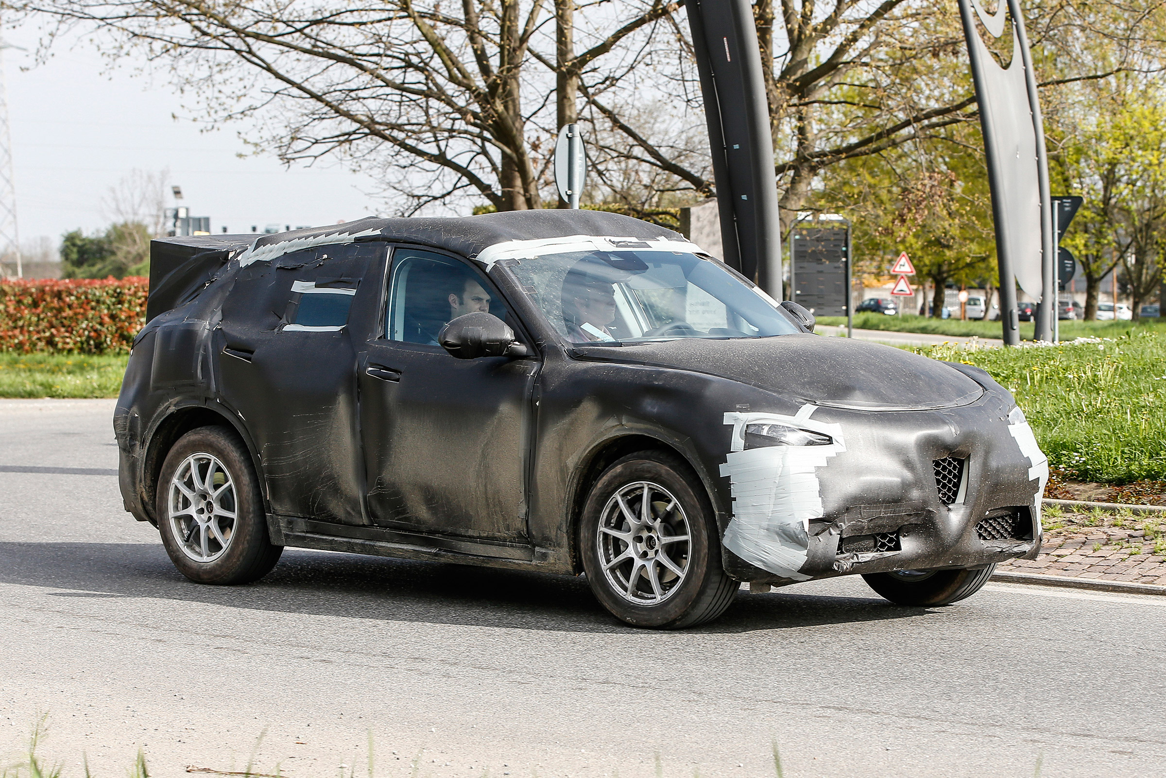 Alfa Romeo Stelvio spies side front