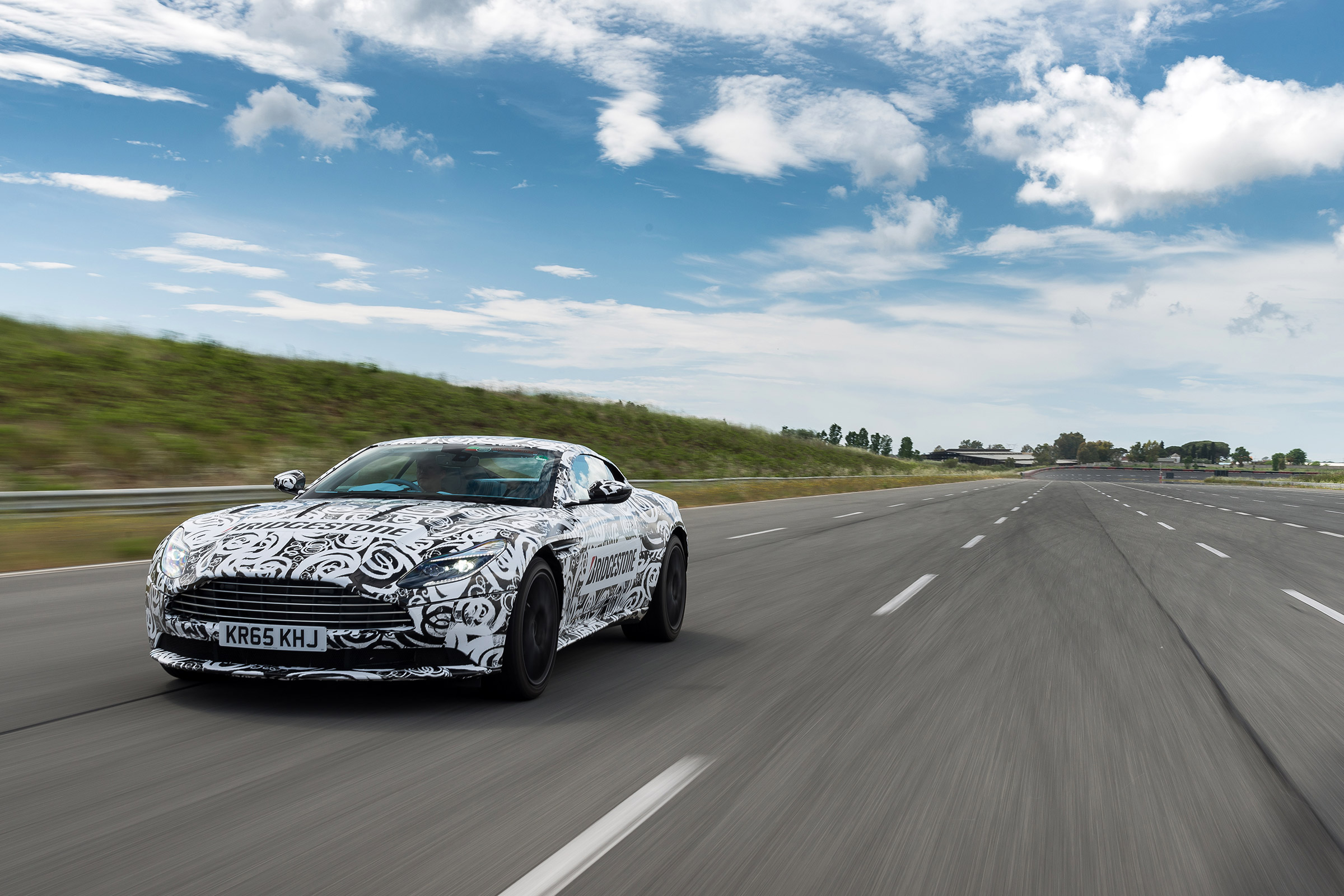 Aston Martin DB11 prototype - front pan