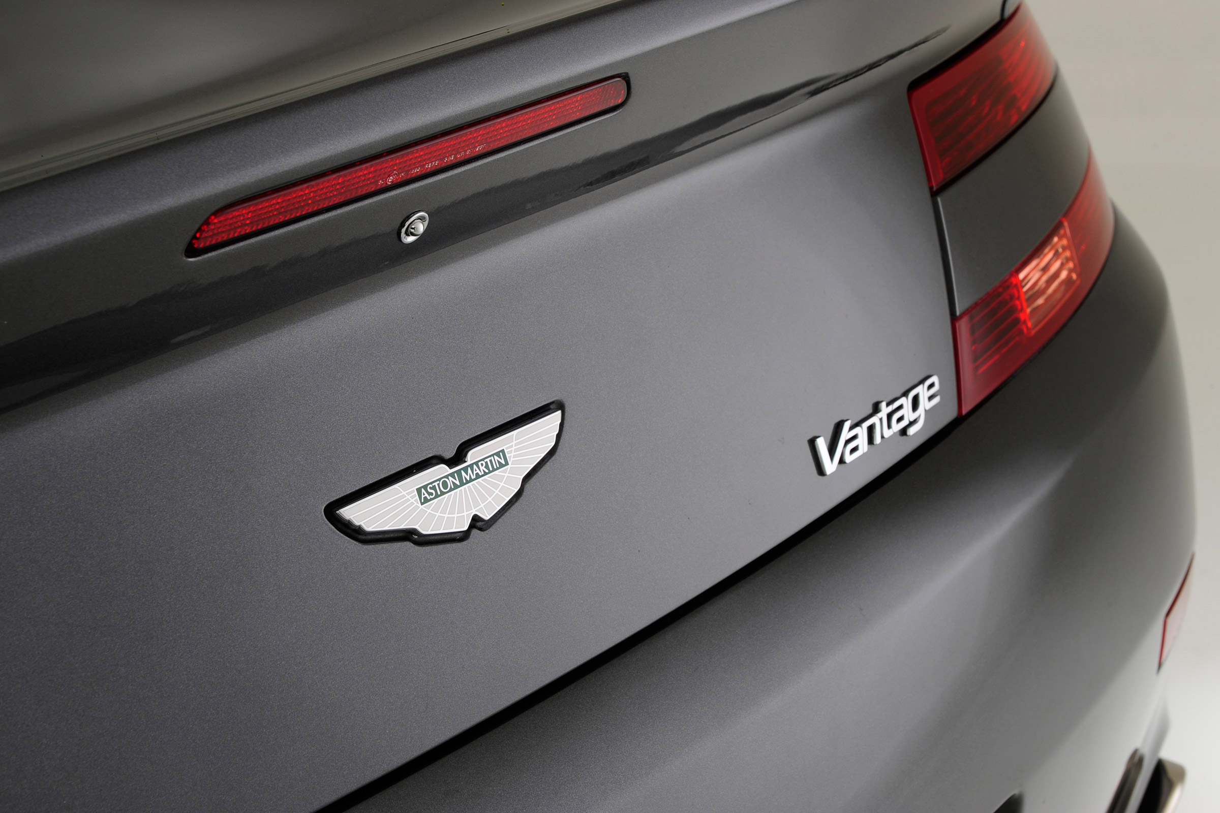 Aston Martin Vantage (used) - rear detail