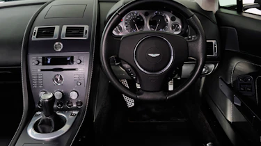 Aston Martin Vantage (used) - dash