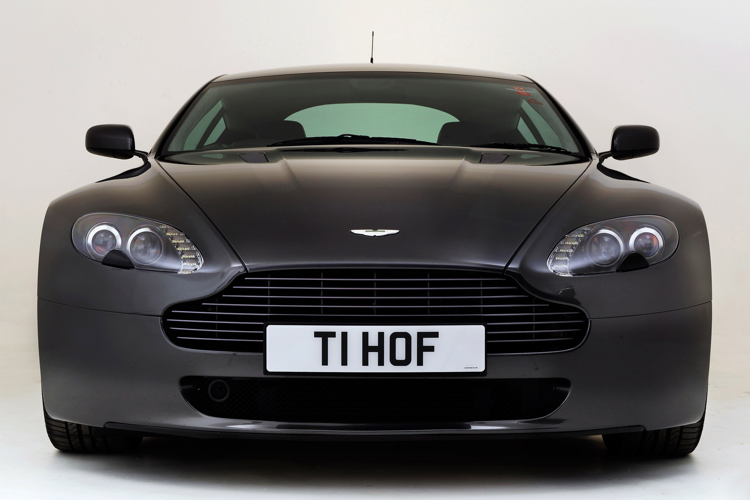 Aston Martin Vantage (used) - full front