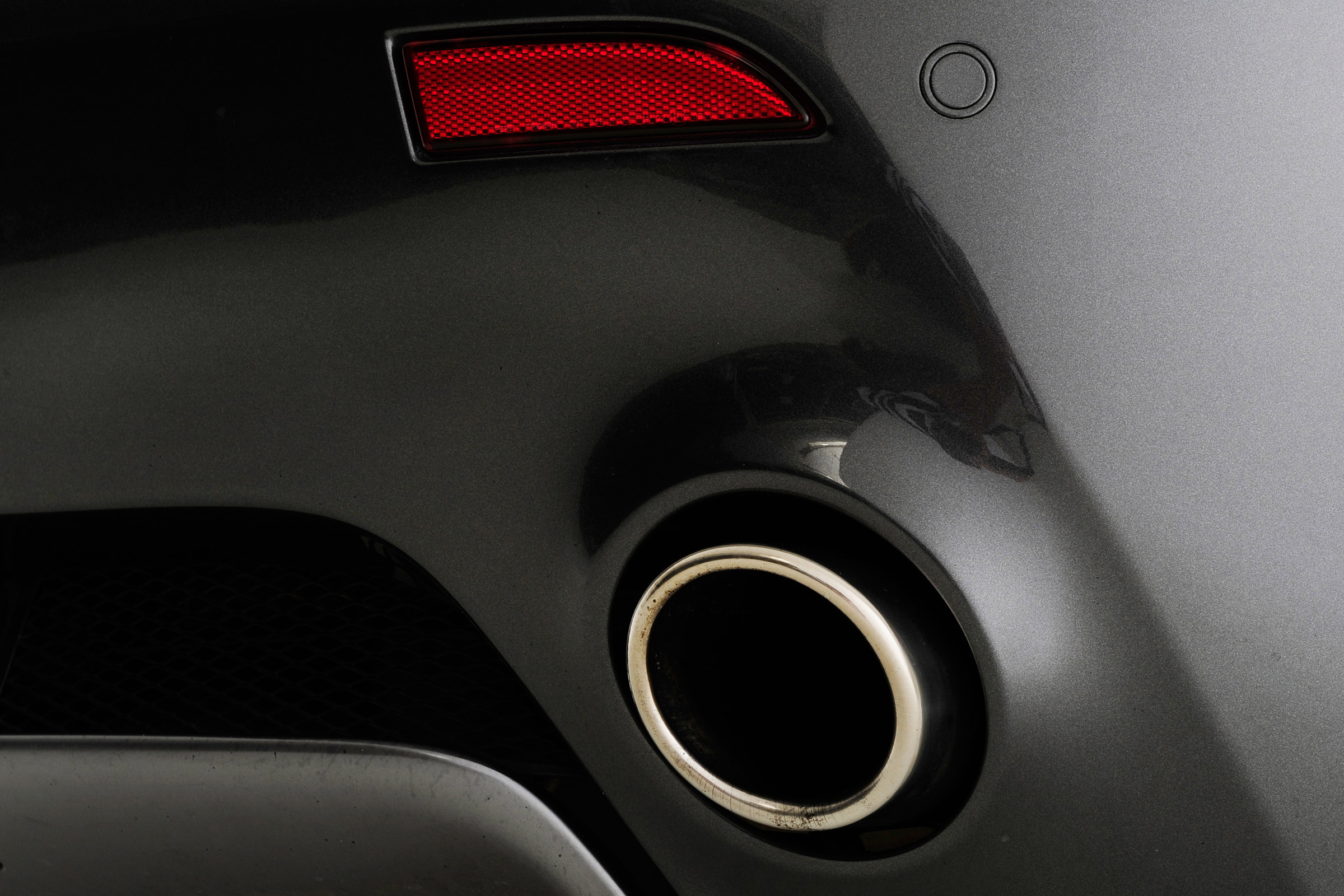 Aston Martin Vantage (used) - exhaust