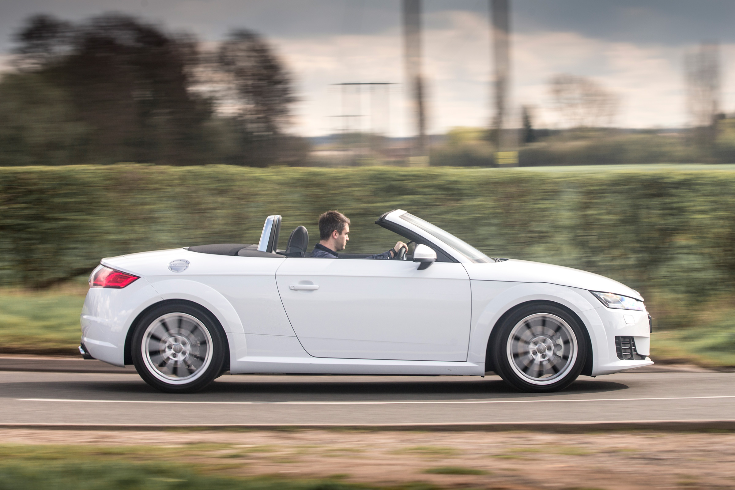 Audi TT Roadster 180 2016 - side tracking